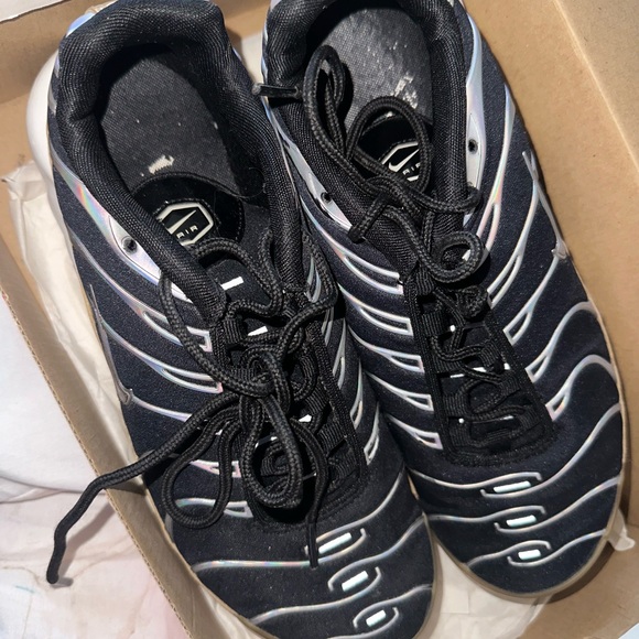 Sneakers - Picture 9 of 10